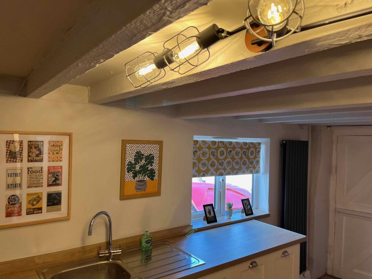 The North Wales Gathering - Hot Tub & Sleeps Up To 16 Apartment *