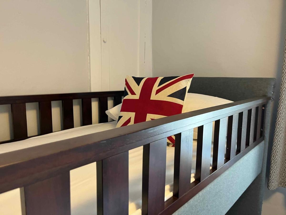 The North Wales Gathering - Hot Tub & Sleeps Up To 16 Apartment *